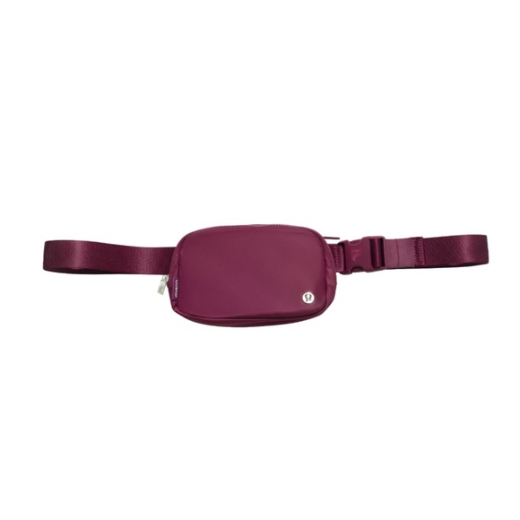 🇨🇦NEW WITH TAG Lululemon UBC Everywhere Belt Bag - Cassis - Picture 1 of 7